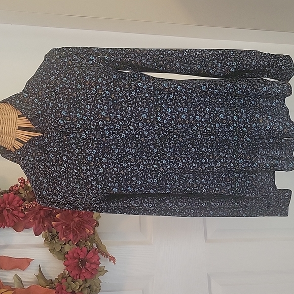 LOFT Tops - Ann Taylor LOFT Button Front Top